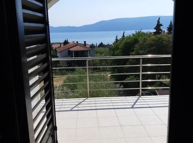 アパート Andreja Pinezići